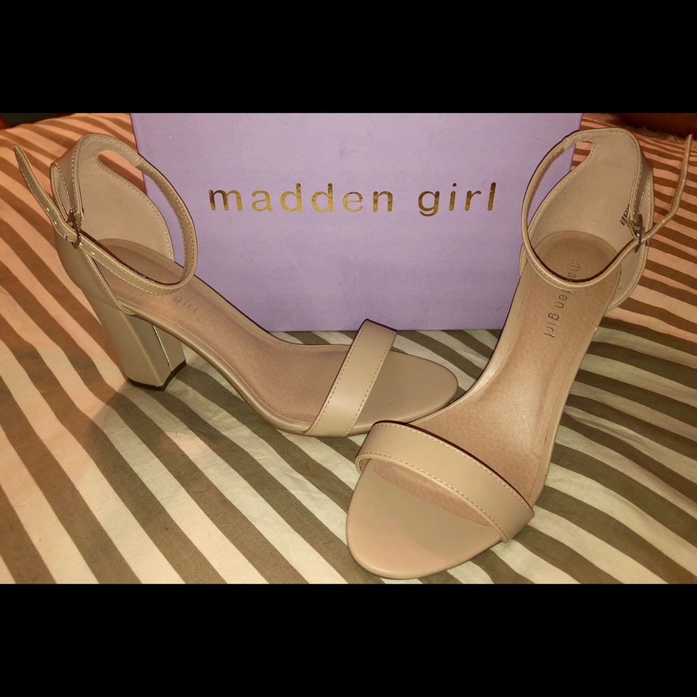 Brand New** Madden Girl Beella Sandal in nude